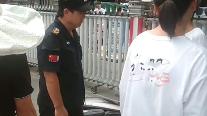 “我有势力”湖南一男子骑电动到学校闹事，被保安阻拦后这么说