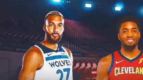 23分16板，15分15板！把2.05亿中锋变废为宝，当年是米切尔害了你