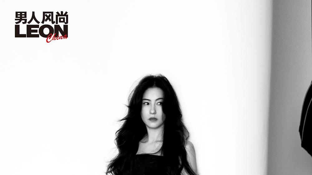 张柏芝|张柏芝登《男人风尚》12月刊封面 露肩长裙造型诠释双面纯净大片