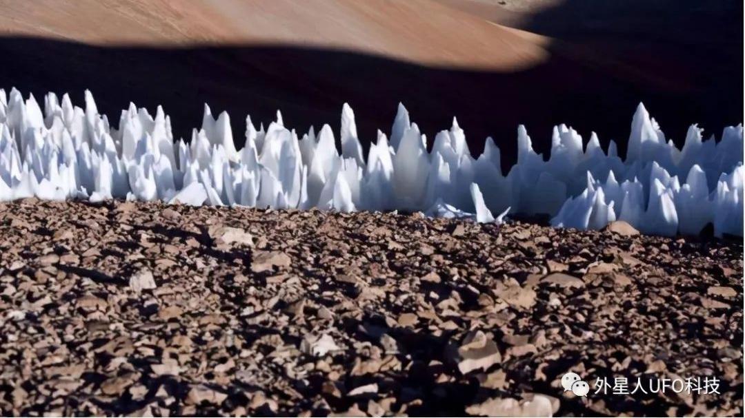 距地7亿公里外，NASA的探测器，发现了一个神奇的冰下世界
