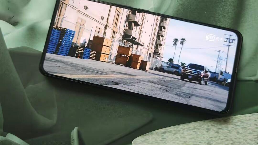 摄像头|友商再次亮剑，骁龙870+12GB+256GB仅2299元，还有屏下摄像头