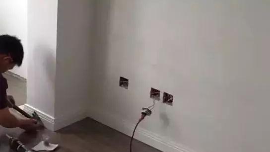 看完对比才发现我家被骗了，原来踢脚线暗贴和明贴的差别这么大！