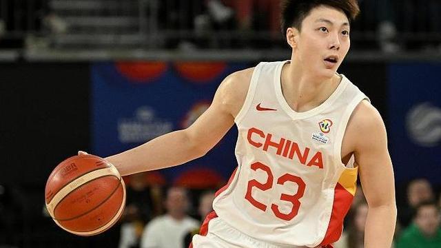中国男篮|男篮亚洲杯，中国男篮惨败韩国，赛后球迷对男篮球员表现评分如下