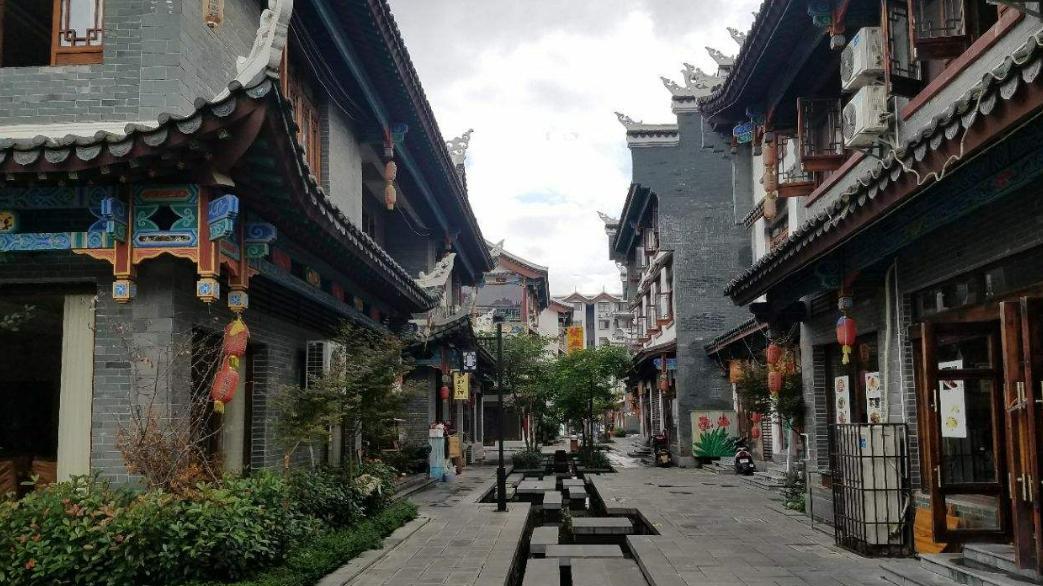 西藏|贵州一座“假”古镇火了，耗资32亿门票0元，不输乌镇值得一游