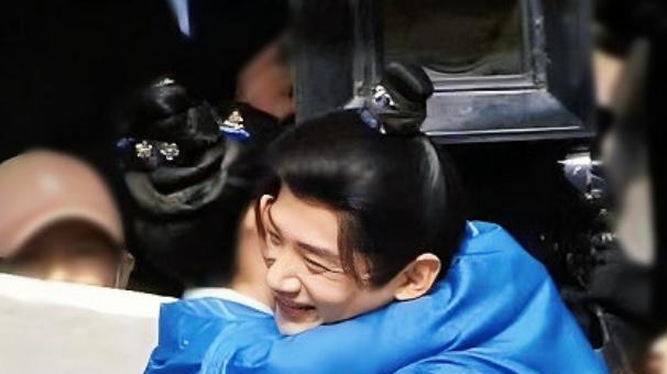 白敬亭|白敬亭宋轶恋情时间线：初见就住同一小区，4个月穿36次对方品牌