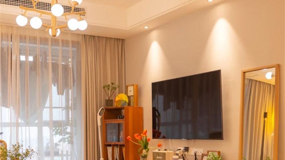 看过这位姑娘家的双眼皮吊顶，我才发现，我家吊顶真的太丑了