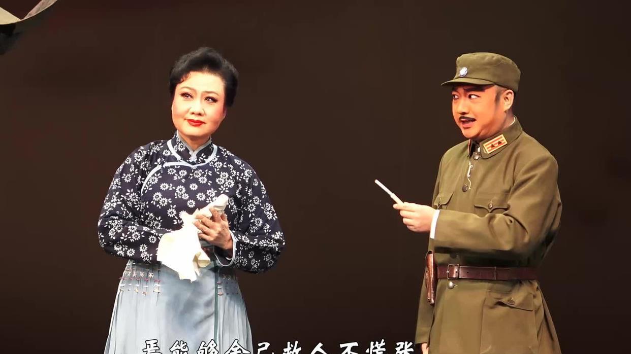 京剧|京剧演员演的是人物而不是自己，迟小秋和王蓉蓉唱样板戏就是如此