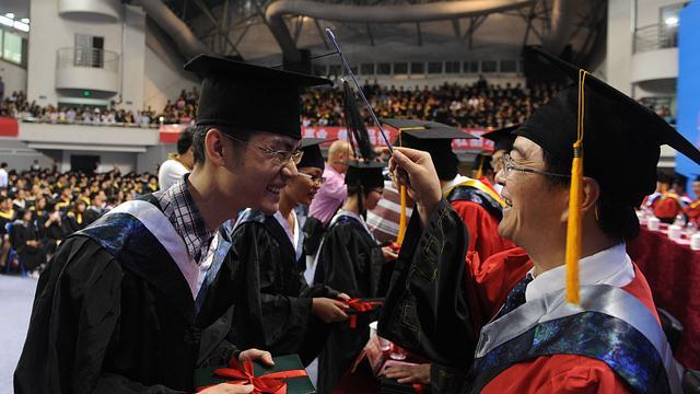 求职|“本科学历要求双休和社保过分吗”，男生失业一年，深感日子迷茫