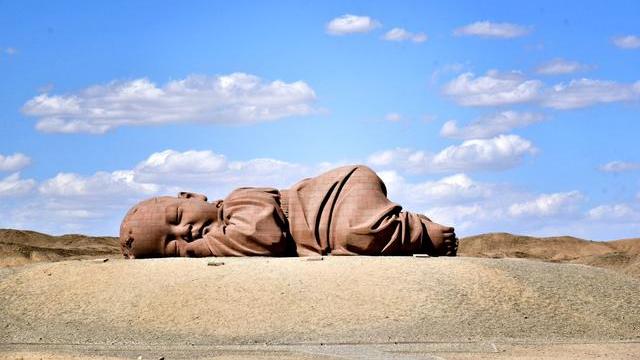 甘肃|世界上最大的“孩子”：在荒漠沉睡了4年之久，游客看了很心疼