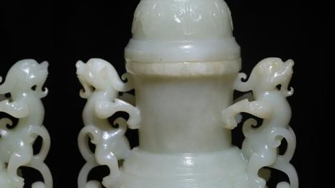 |舊藏和田玉“双龙环耳兽面圆瓶”一对