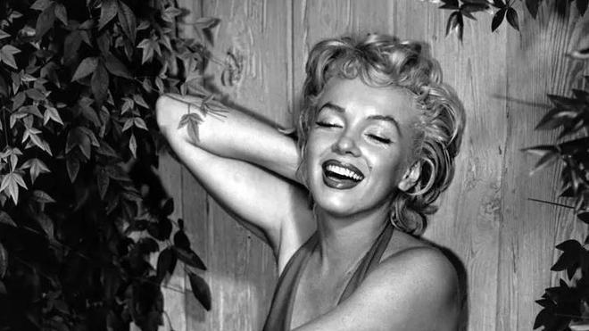 玛丽莲·梦露|殡仪师披露玛丽莲·梦露的心酸细节：下葬前曾为她穿衣服