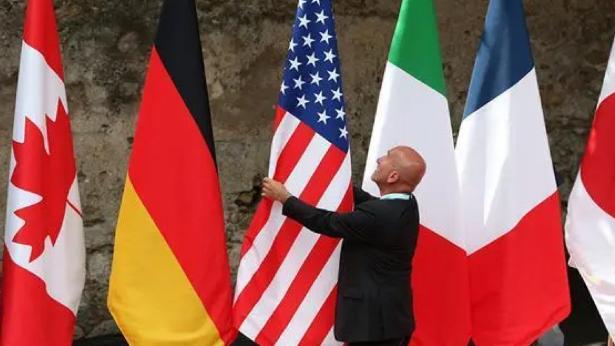 海马斯火箭弹泛滥，东南边境上演“火箭弹烟花”，俄罗斯强烈抗议