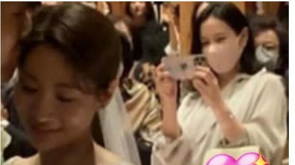 孙艺珍|孙艺珍全身孕照首曝光，挺巨肚参加婚礼，身材发福明显快要生了