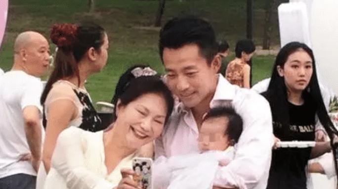 汪小菲|汪小菲火力全开，连发六条动态怼徐家，大S马上 上线微博！