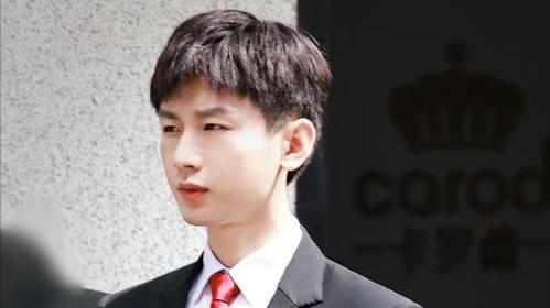 |肖战以1.4万票霸榜，时隔大半年，《王牌部队》碾压热播剧