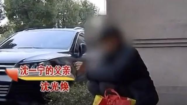 嫌丈夫太丑抛夫弃子38年，得知儿子成主任医师，母亲携衣求相认！