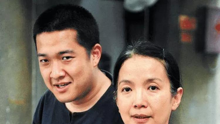 张丰毅|张丰毅儿子中戏毕业，演男一邀张丰毅观看，张丰毅：你演男一能看？