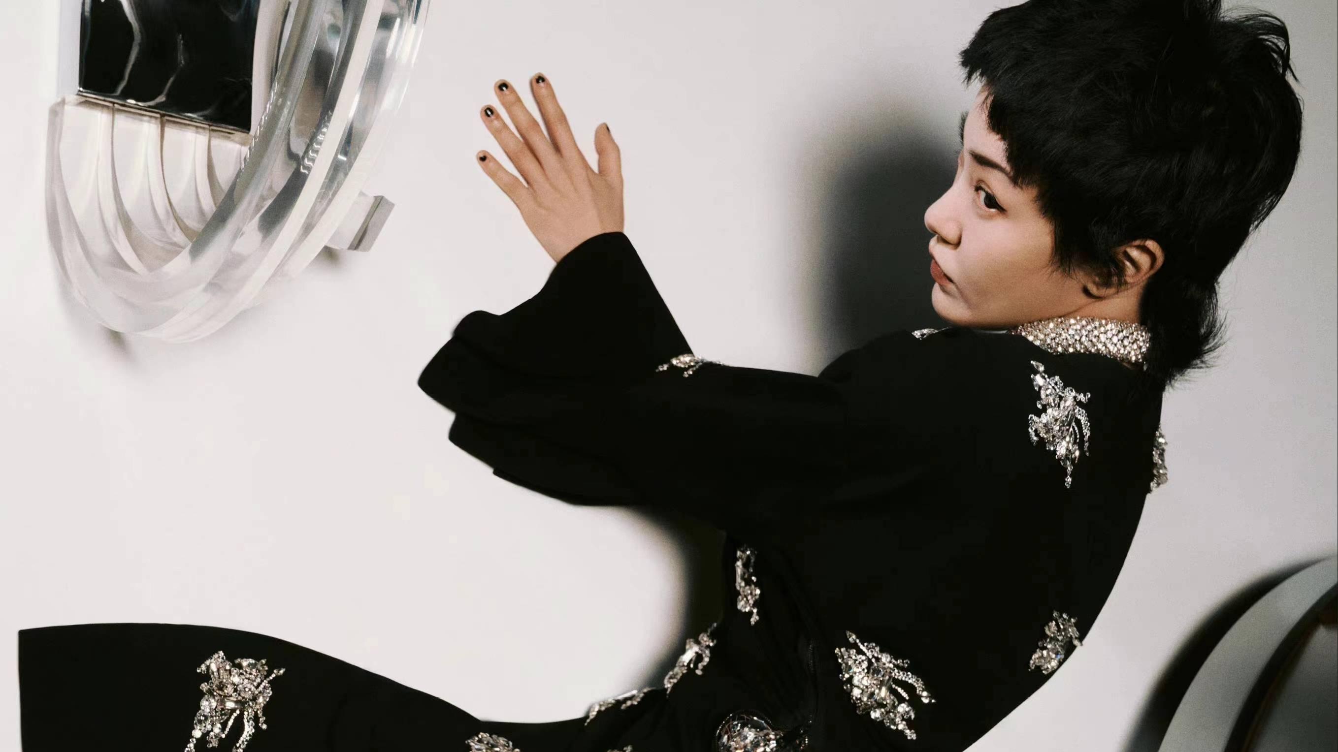 郭采洁|郭采洁《再见爱人2》温情输出 全新杂志封面置身艺术解读自我