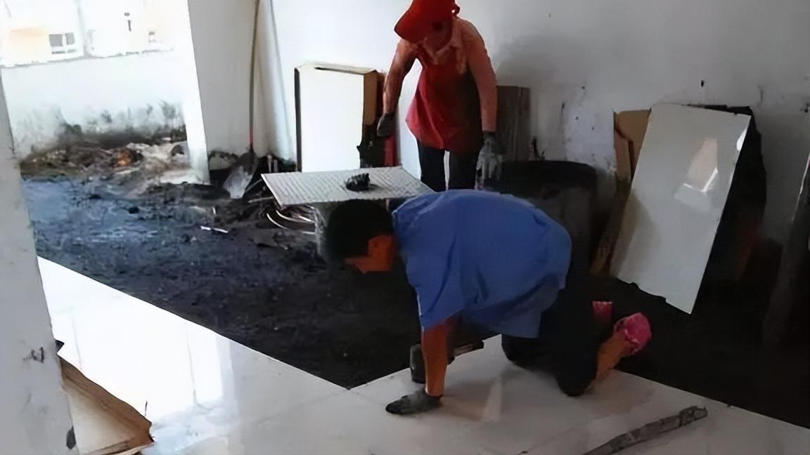 你家地砖要是铺这么厚，赶紧停工吧！整整垫高10cm，入住别后悔哭