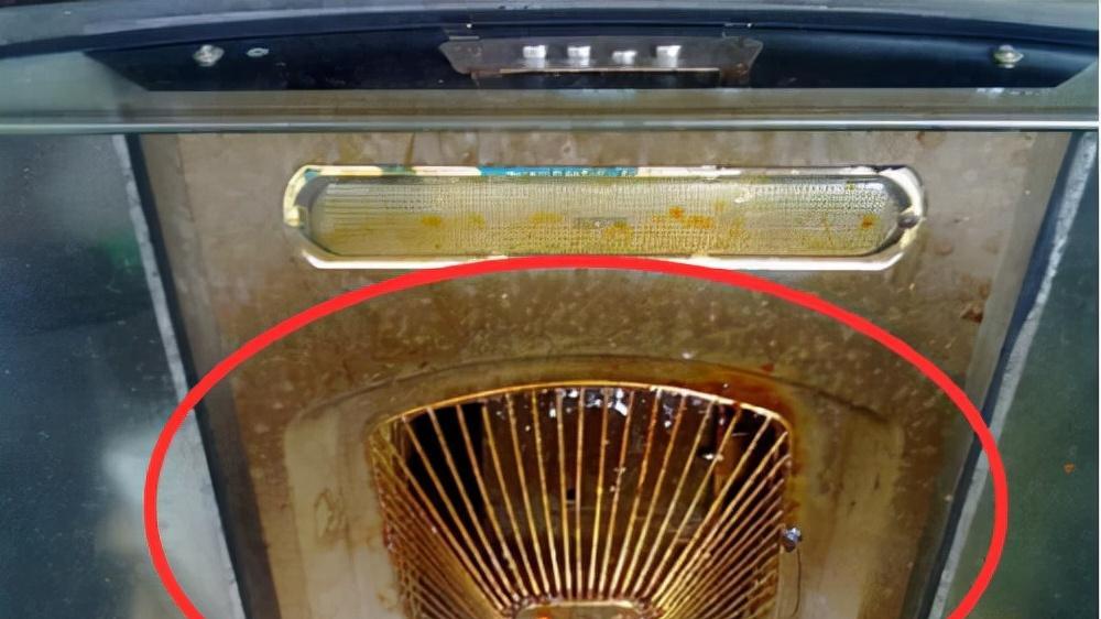 不管抽油烟机多油多脏，只需一个口罩，不拆不卸，瞬间干净如新！