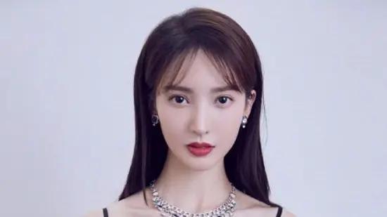 金晨|不道歉？金晨回应引争议，网友6个字精准概括