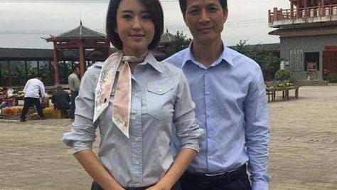 毕福剑|她被毕福剑一手捧红，还给她牵线煤老板，老毕落魄时她的做法超赞