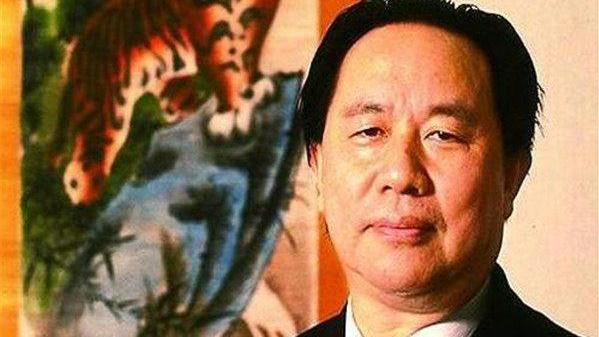 “首富”锒铛入狱，妻子娃远走高飞，小姨子不离不弃为其奔走16年