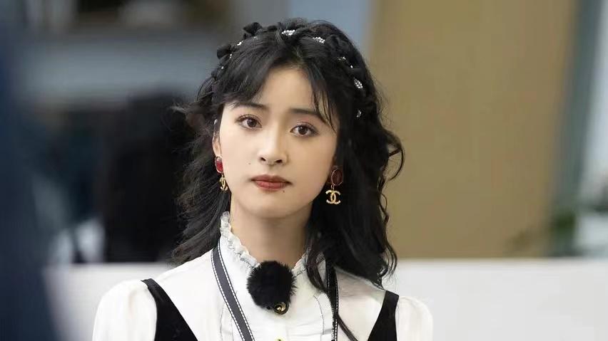 郭晓婷|《无限超越班》三个年轻演员：沈月、郭晓婷、赵樱子都拿对了剧本