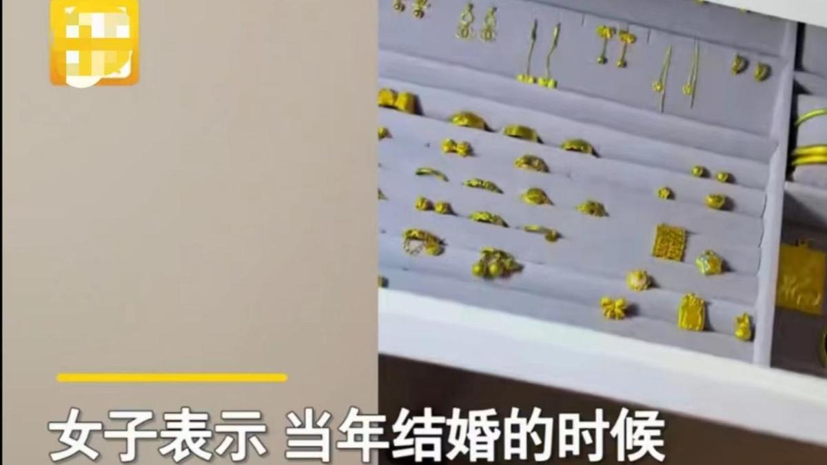 女子晒结婚15年老公送的黄金首饰，网友：比金店款式还多