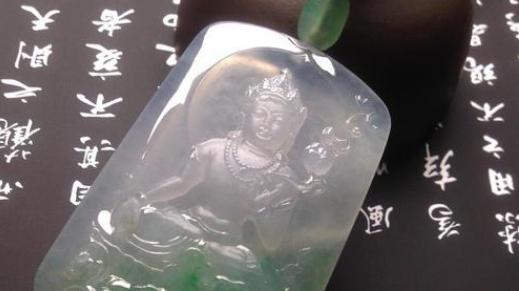 翡翠|翡翠观音拥有慈悲的面貌，可以凝神静气，男孩子戴的比较多