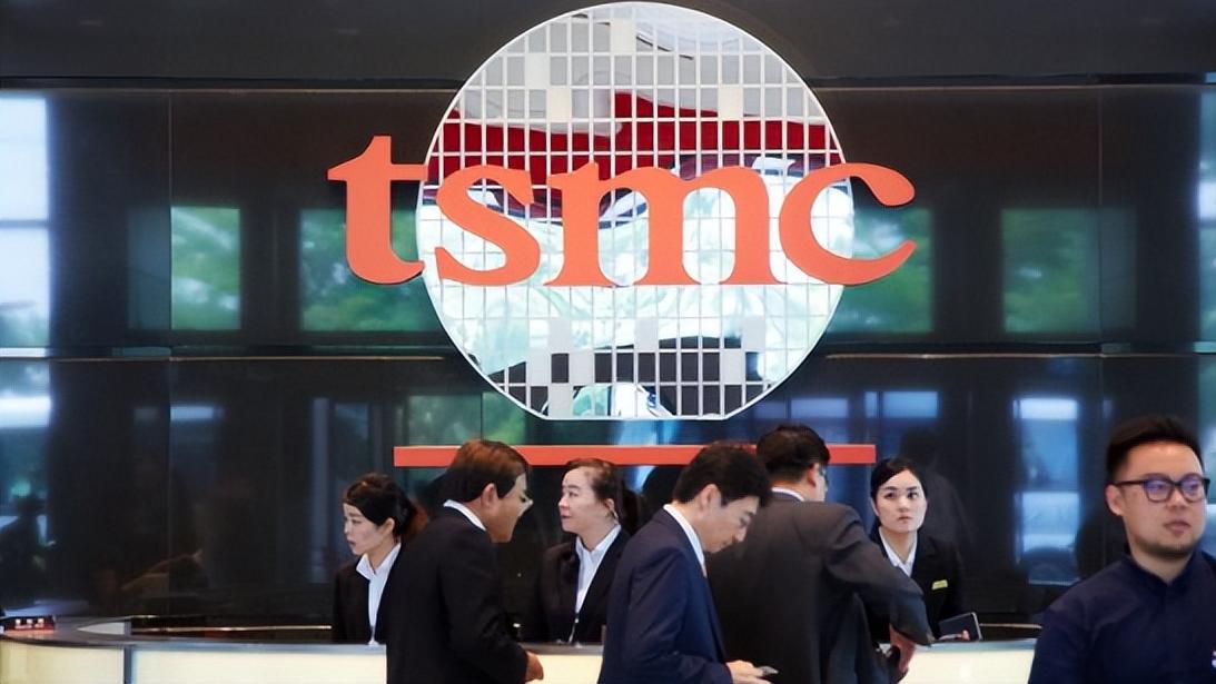 金嗓子|美国搬起石头砸自己的脚，去年不卖我们芯片，现在却又求着买？