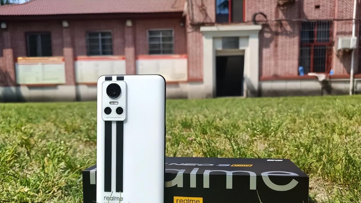 Python|150w快充+256GB，天玑8100跌到“红米价”，这下真香了