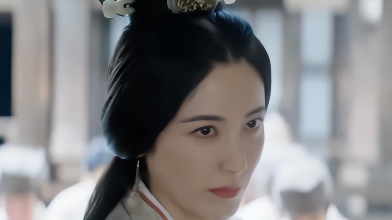 白百何|白百何的皱纹，曾黎成“妈妈专业户”，打脸多少滤镜女演员？