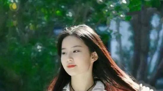 刘亦菲|刘亦菲干爹也是靠神仙姐姐，名利双收