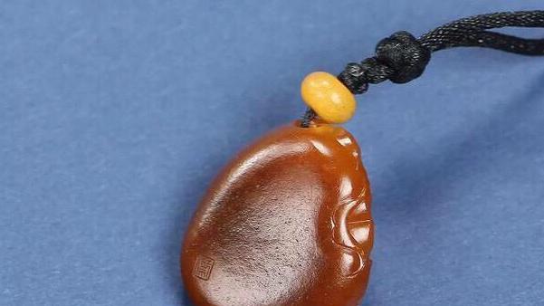 翡翠|和田玉的包浆之谜，新疆籽料真的能盘出包浆吗？