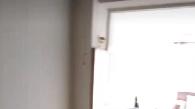 租客卖掉房东屋内电器去旅游，房东同事回应：已报警，将起诉！