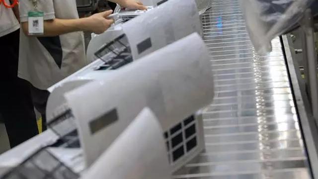 东莞某电子厂好不容易招10个新人，干了半天只剩一个，老板无语了