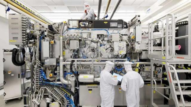 阿斯麦尔|ASML要扛不住了？