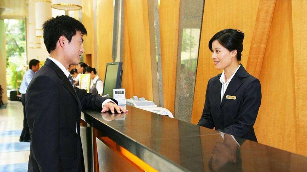 异性开房不是夫妻，而且只登记了一人信息，被查到会怎么样？