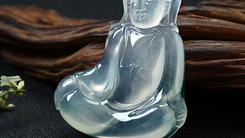 翡翠手镯|翡翠佛公和观音的挑选禁忌，这两点要注意，一定不可以买