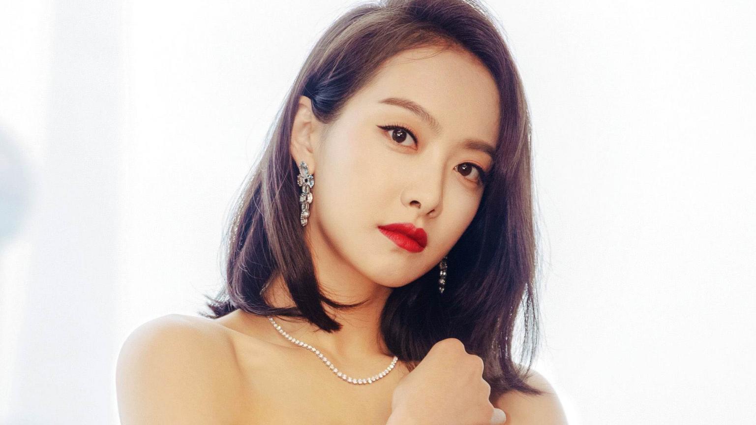 宋茜|唱跳女王宋茜，被称为演艺圈中的拼命三娘，基本每年都有作品上映