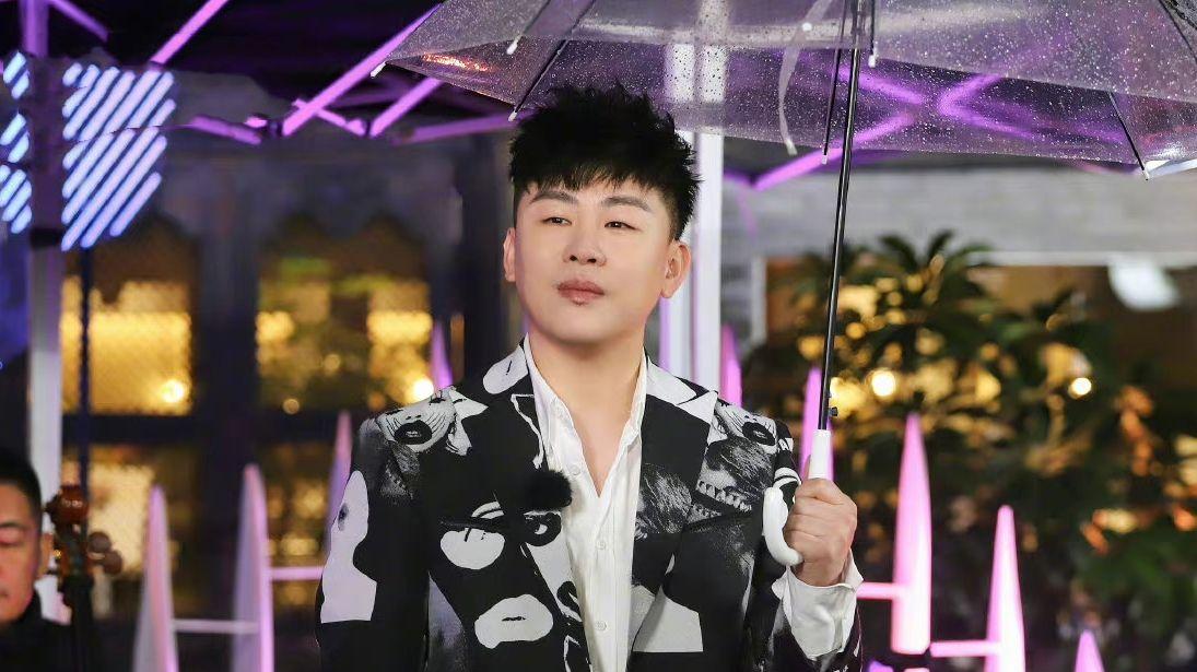 胡彦斌|胡彦斌疑似被封杀，和李某某犯同样的错误，曾夸湾湾“最帅气”