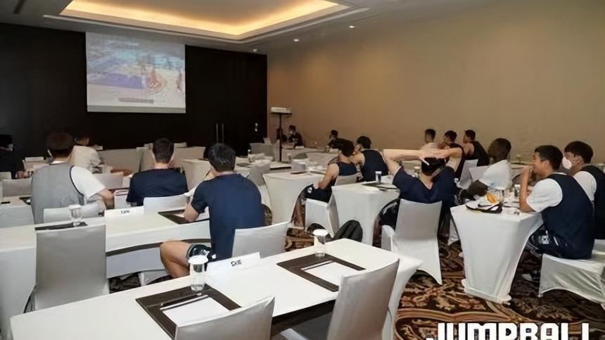 韩国队|CCTV直播！男篮11人备战，两人成X因素，韩国观看CBA总决赛太喜感