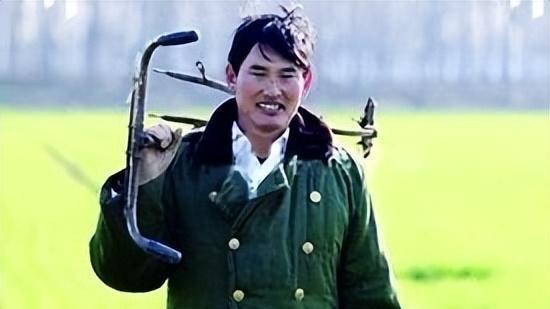 朱之文|从小到大被人当猴耍的“大衣哥”，如今青史留名，受人歌颂