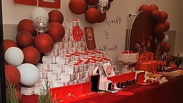 新人订婚宴1288万现金彩礼摆满桌子，知情者透露双方门当户对