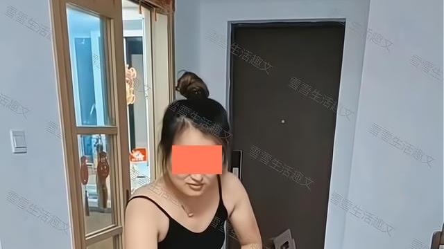 女友练武后大吃大喝，一只烤鸡自己吃，男子敢怒不敢言：她会武术