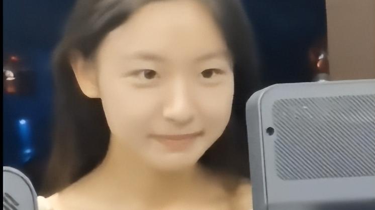 一女大学生“火”了：化完妆出校，人脸无法识别，网友：太浓了！
