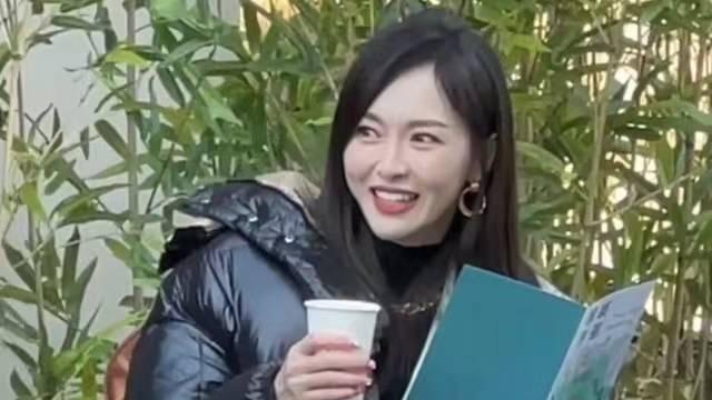 唐嫣|唐嫣新综录制生图曝光，气质优雅状态佳，冻龄美貌令人羡慕