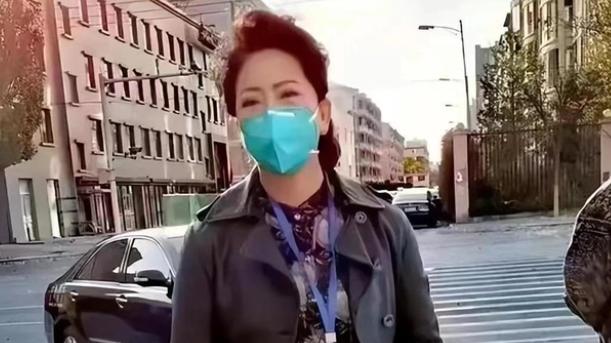 “耳钉姐”疑似恢复工作，网友扒出丈夫信息，难怪能买3万多耳钉