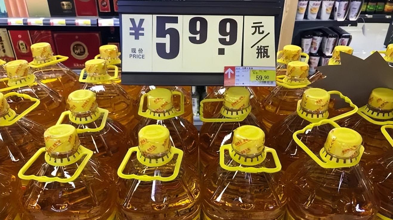买食用油，选大桶装还是小瓶装？超市员工：区别非常大，别买错了